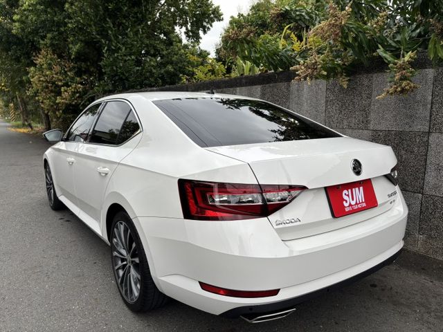 2017 SKODA SUPERB 2.0TSI 4X4 L&K版本 里程15萬公里 原鈑件 認證車‼️280匹馬力  第4張相片