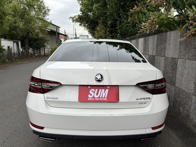 2017 SKODA SUPERB 2.0TSI 4X4 L&K版本 里程15萬公里 原鈑件 認證車‼️280匹馬力  第5張相片