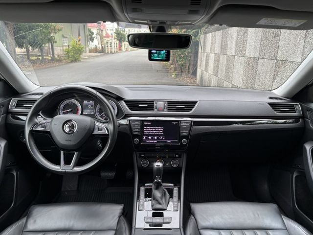 2017 SKODA SUPERB 2.0TSI 4X4 L&K版本 里程15萬公里 原鈑件 認證車‼️280匹馬力  第14張相片