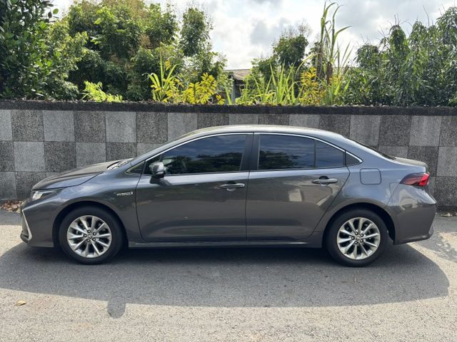 2022 TOYOTA ALTIS 油電尊爵版 里程4.3萬公里 原鈑件 新車保固中 認證車‼️  第3張相片