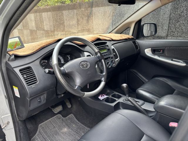 載人載貨兩相宜 省油高妥善率 擺攤跑工地都可以  2012 TOYOTA INNOVA 2.0自排 里程25.9萬公里  第6張相片