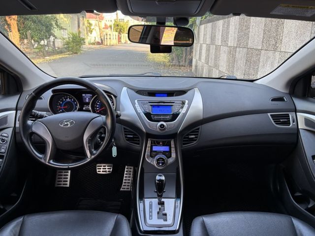 2014 現代 ELANTRA 1.8豪華版 里程12萬公里 原鈑件 可保固 認證車‼️  雙區恆溫 電折後視鏡 雨滴感  第10張相片