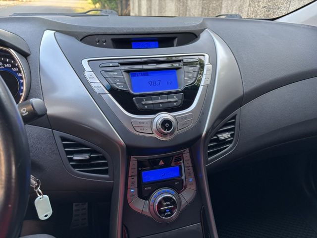 2014 現代 ELANTRA 1.8豪華版 里程12萬公里 原鈑件 可保固 認證車‼️  雙區恆溫 電折後視鏡 雨滴感  第13張相片