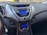 2014 現代 ELANTRA 1.8豪華版 里程12萬公里 原鈑件 可保固 認證車‼️  雙區恆溫 電折後視鏡 雨滴感  第13張縮圖