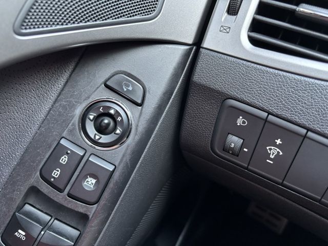 2014 現代 ELANTRA 1.8豪華版 里程12萬公里 原鈑件 可保固 認證車‼️  雙區恆溫 電折後視鏡 雨滴感  第15張相片