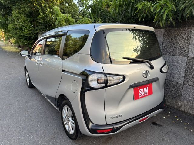 2016 TOYOTA SIENTA 7人座豪華版 里程15.5萬公里 可保固 認證車‼️  免鑰匙 摸門解鎖 原廠導航  第4張相片