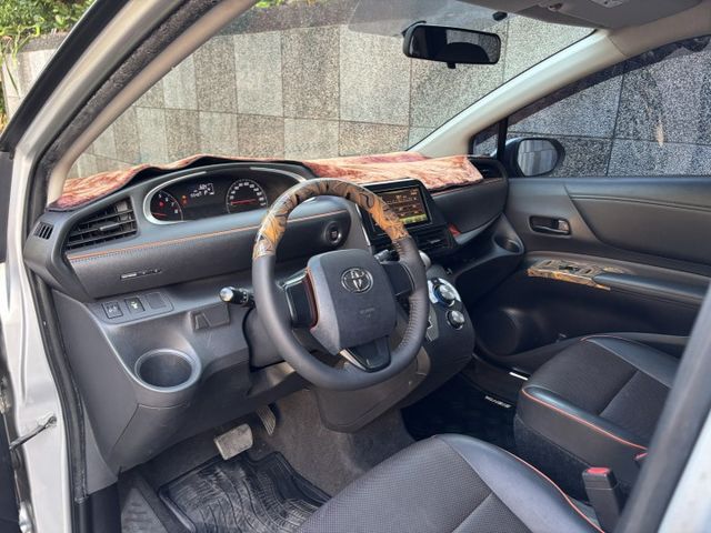 2016 TOYOTA SIENTA 7人座豪華版 里程15.5萬公里 可保固 認證車‼️  免鑰匙 摸門解鎖 原廠導航  第7張相片