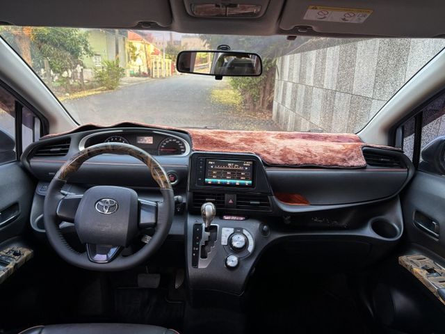 2016 TOYOTA SIENTA 7人座豪華版 里程15.5萬公里 可保固 認證車‼️  免鑰匙 摸門解鎖 原廠導航  第12張相片