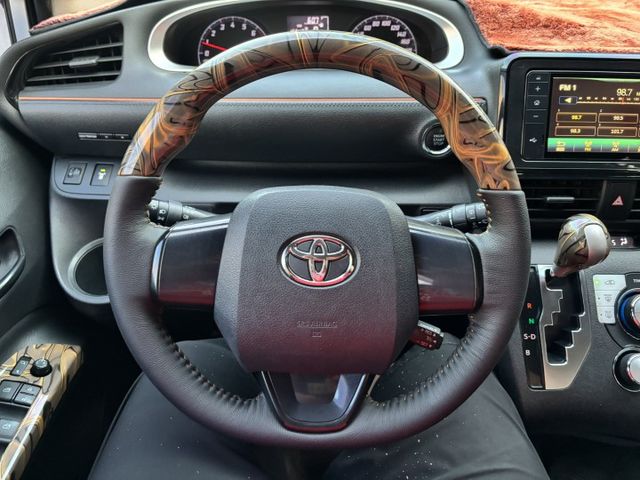 2016 TOYOTA SIENTA 7人座豪華版 里程15.5萬公里 可保固 認證車‼️  免鑰匙 摸門解鎖 原廠導航  第13張相片