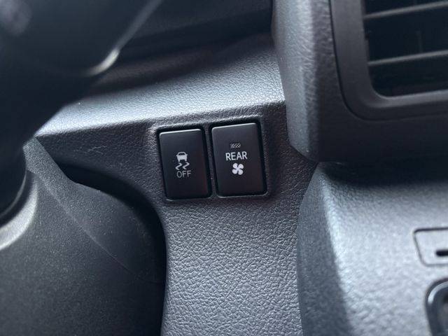 2016 TOYOTA SIENTA 7人座豪華版 里程15.5萬公里 可保固 認證車‼️  免鑰匙 摸門解鎖 原廠導航  第17張相片