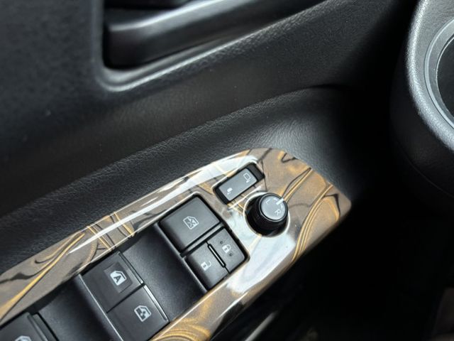 2016 TOYOTA SIENTA 7人座豪華版 里程15.5萬公里 可保固 認證車‼️  免鑰匙 摸門解鎖 原廠導航  第19張相片
