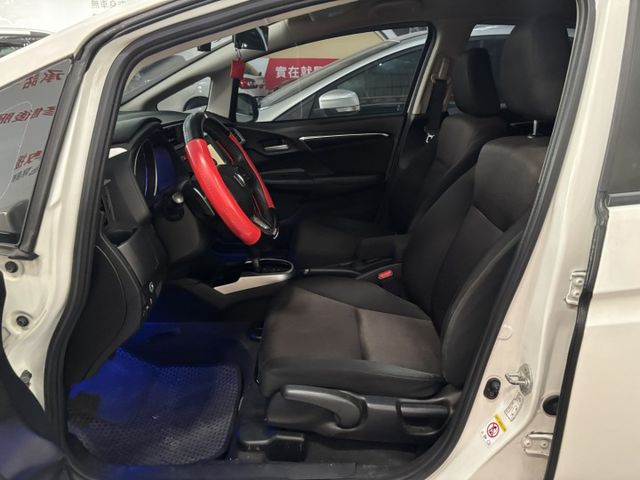 2014 HONDA FIT S版 里程23.7萬公里 車況不錯‼️  換檔撥片 倒車顯影 恆溫空調 電折後視鏡 定速巡  第5張相片