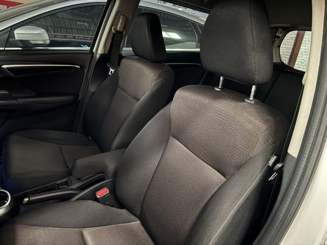 2014 HONDA FIT S版 里程23.7萬公里 車況不錯‼️  換檔撥片 倒車顯影 恆溫空調 電折後視鏡 定速巡  第6張相片