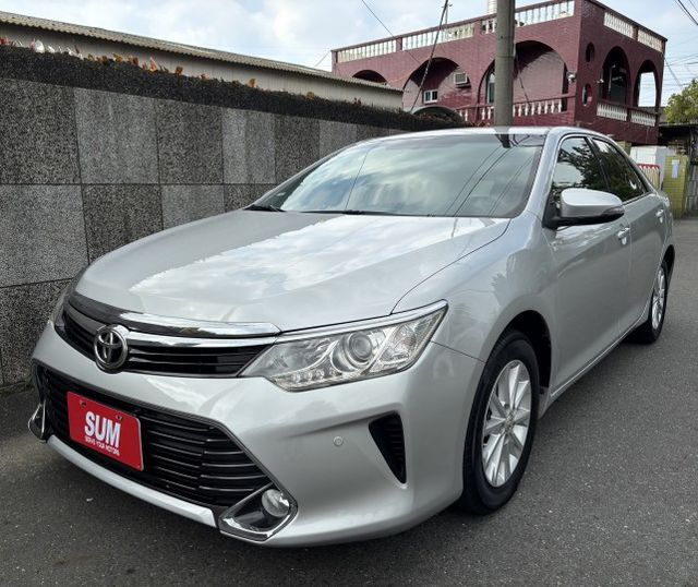 2017 TOYOTA CAMRY 2.0經典版 7.5代 里程14.1萬公里 原鈑件 可保固 認證車‼️  HID頭燈  第1張相片