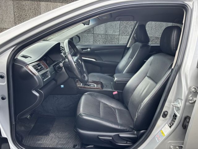 2017 TOYOTA CAMRY 2.0經典版 7.5代 里程14.1萬公里 原鈑件 可保固 認證車‼️  HID頭燈  第7張相片