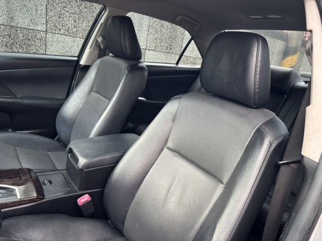2017 TOYOTA CAMRY 2.0經典版 7.5代 里程14.1萬公里 原鈑件 可保固 認證車‼️  HID頭燈  第8張相片