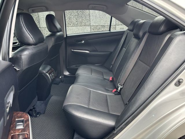 2017 TOYOTA CAMRY 2.0經典版 7.5代 里程14.1萬公里 原鈑件 可保固 認證車‼️  HID頭燈  第9張相片