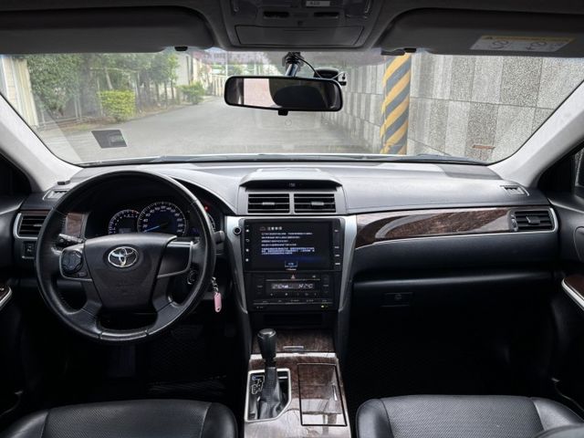 2017 TOYOTA CAMRY 2.0經典版 7.5代 里程14.1萬公里 原鈑件 可保固 認證車‼️  HID頭燈  第10張相片