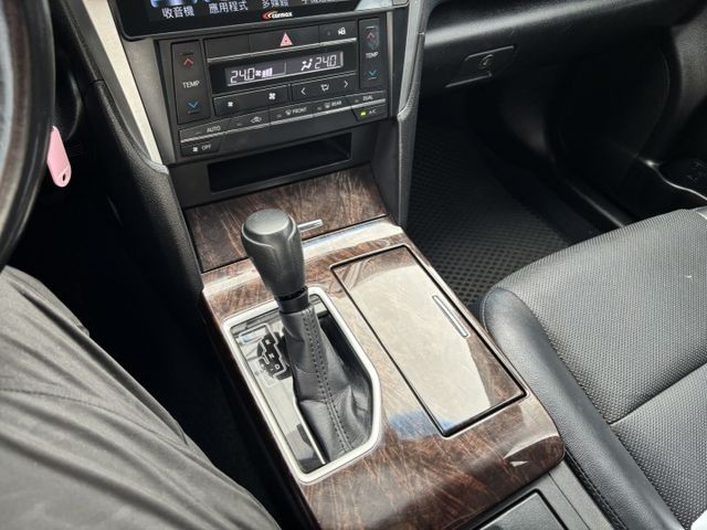 2017 TOYOTA CAMRY 2.0經典版 7.5代 里程14.1萬公里 原鈑件 可保固 認證車‼️  HID頭燈  第15張相片