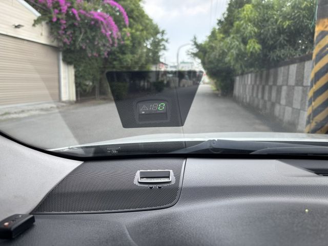 2017 TOYOTA CAMRY 2.0經典版 7.5代 里程14.1萬公里 原鈑件 可保固 認證車‼️  HID頭燈  第16張相片