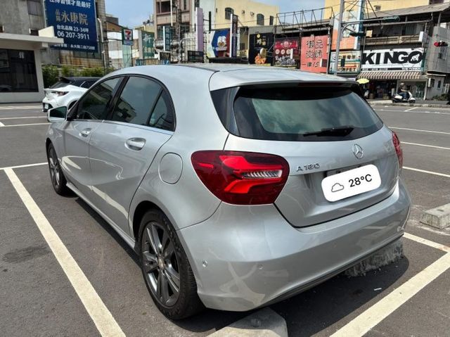 2015/16 BENZ A180 小改款 里程15.9萬公里 認證車‼️  LED頭燈 LED尾燈 免鑰匙 換檔撥片  第2張相片