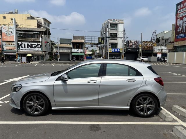 2015/16 BENZ A180 小改款 里程15.9萬公里 認證車‼️  LED頭燈 LED尾燈 免鑰匙 換檔撥片  第3張相片
