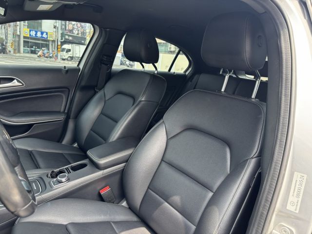 2015/16 BENZ A180 小改款 里程15.9萬公里 認證車‼️  LED頭燈 LED尾燈 免鑰匙 換檔撥片  第6張相片