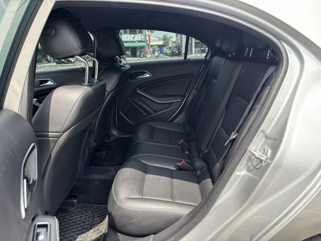 2015/16 BENZ A180 小改款 里程15.9萬公里 認證車‼️  LED頭燈 LED尾燈 免鑰匙 換檔撥片  第7張相片