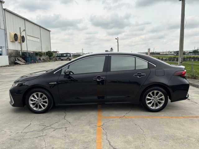 2020 TOYOTA ALTIS 油電尊爵版 里程11.6萬公里 原鈑件 認證車 大電池新車保固中‼️免鑰匙 盲點偵測  第3張相片