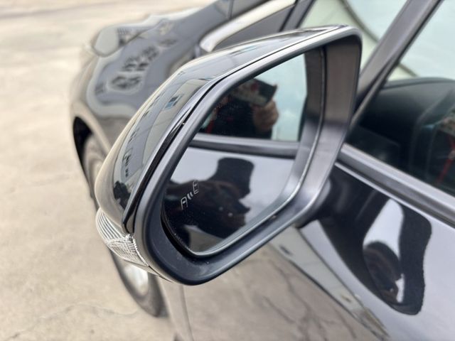 2020 TOYOTA ALTIS 油電尊爵版 里程11.6萬公里 原鈑件 認證車 大電池新車保固中‼️免鑰匙 盲點偵測  第7張相片