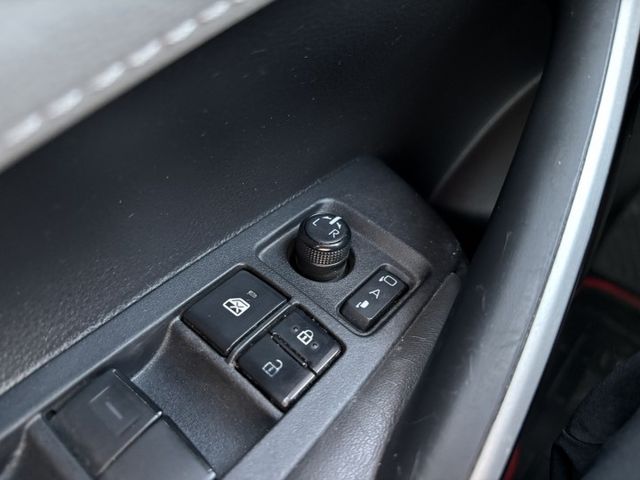 2019 TOYOTA ALTIS 油電尊爵版 里程15.1萬公里 原鈑件 認證車 大電池新車保固中‼️免鑰匙 摸門解鎖  第20張相片