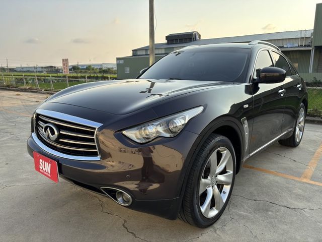2011/12 INFINITI FX35 小改款 僅跑8.6萬公里 車況不錯‼️  HID頭燈 LED尾燈 免鑰匙  第1張相片