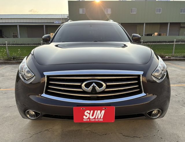 2011/12 INFINITI FX35 小改款 僅跑8.6萬公里 車況不錯‼️  HID頭燈 LED尾燈 免鑰匙  第2張相片