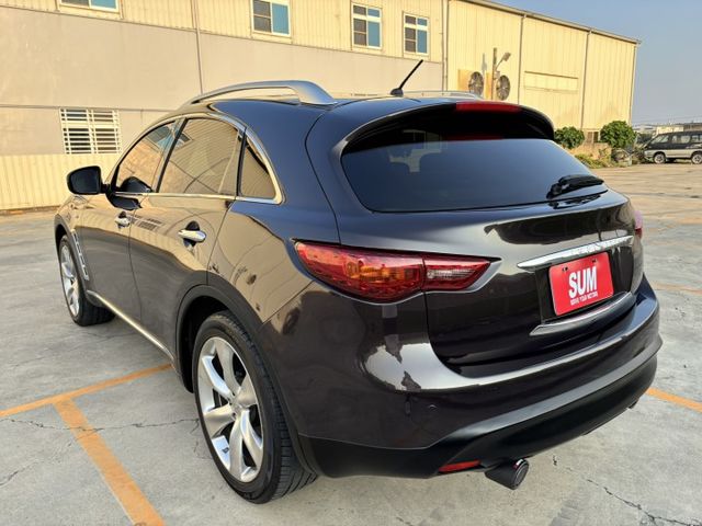 2011/12 INFINITI FX35 小改款 僅跑8.6萬公里 車況不錯‼️  HID頭燈 LED尾燈 免鑰匙  第4張相片