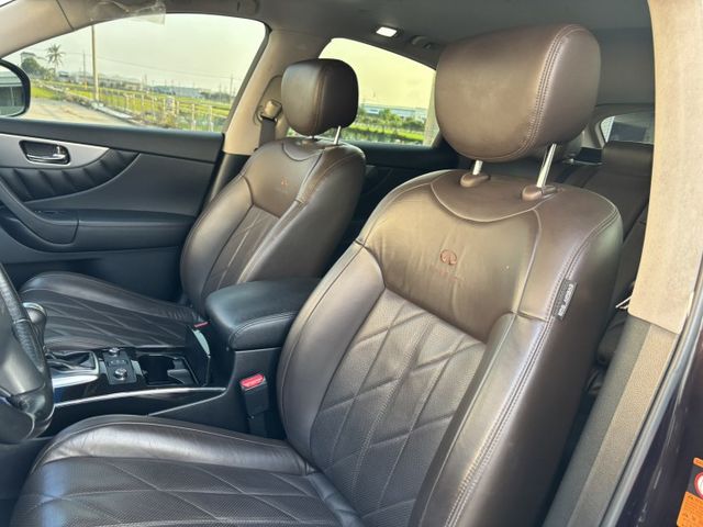 2011/12 INFINITI FX35 小改款 僅跑8.6萬公里 車況不錯‼️  HID頭燈 LED尾燈 免鑰匙  第10張相片