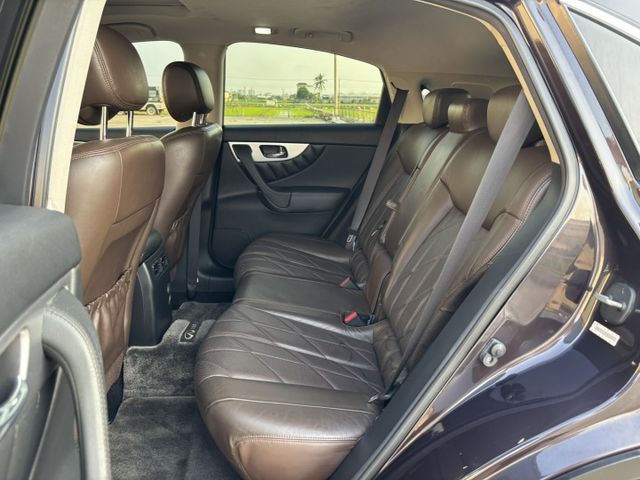2011/12 INFINITI FX35 小改款 僅跑8.6萬公里 車況不錯‼️  HID頭燈 LED尾燈 免鑰匙  第11張相片