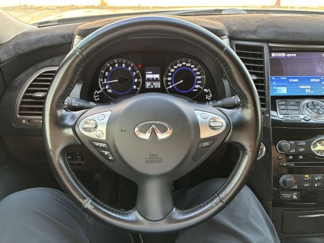2011/12 INFINITI FX35 小改款 僅跑8.6萬公里 車況不錯‼️  HID頭燈 LED尾燈 免鑰匙  第13張相片