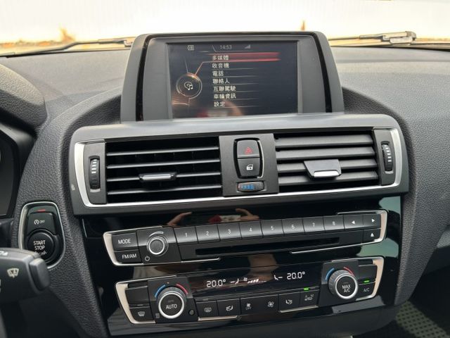 2016 BMW 118i 1.5T 小改款 里程17.4萬公里 原鈑件 認證車‼️  LED頭燈 LED尾燈 免鑰匙  第14張相片