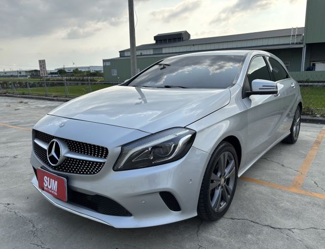 2015/16 BENZ A180 小改款 里程15.9萬公里 認證車‼️  LED頭燈 LED尾燈 免鑰匙 換檔撥片  第1張相片