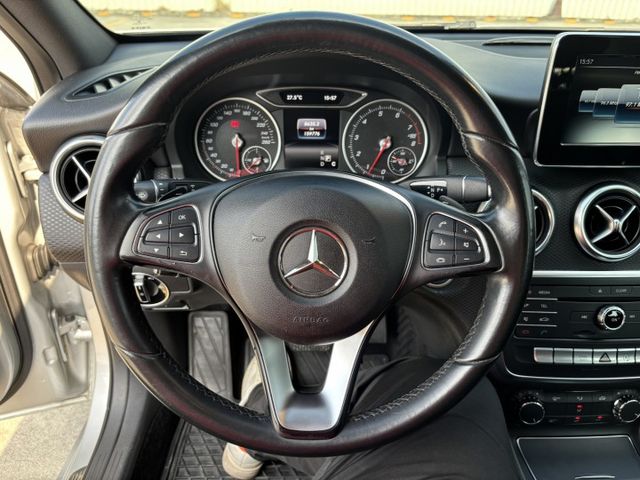 2015/16 BENZ A180 小改款 里程15.9萬公里 認證車‼️  LED頭燈 LED尾燈 免鑰匙 換檔撥片  第11張相片