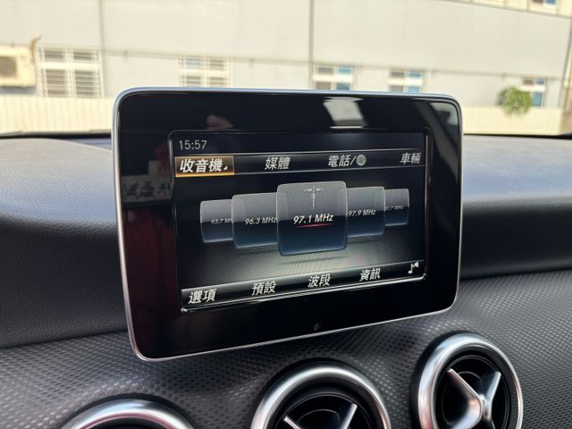 2015/16 BENZ A180 小改款 里程15.9萬公里 認證車‼️  LED頭燈 LED尾燈 免鑰匙 換檔撥片  第13張相片