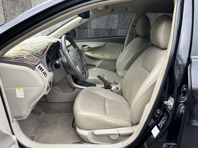 2009 TOYOTA ALTIS 1.8 四速 里程14.2萬公里 車況不錯 全車重新烤漆‼️  皮椅 鋁圈 電折後視  第7張相片