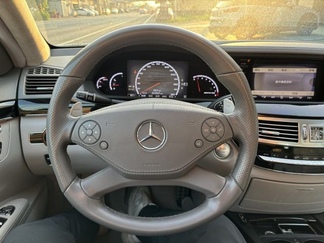 整備中  2010 BENZ S63 6.3美規 里程22.7萬公里 原鈑件 可認證‼️ 去年年底前剛在原廠保養 車況優  第11張相片