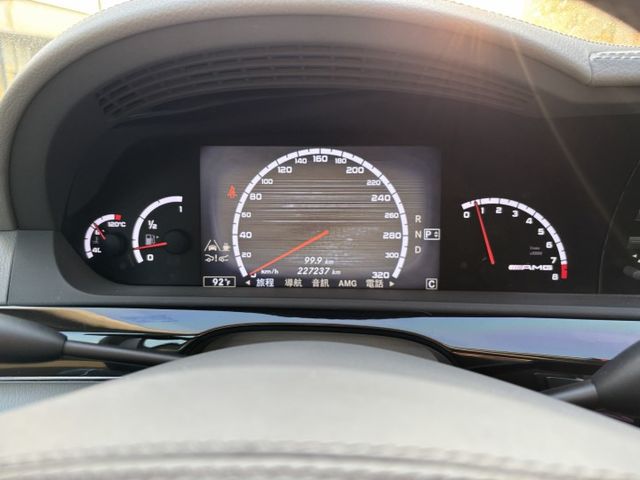 整備中  2010 BENZ S63 6.3美規 里程22.7萬公里 原鈑件 可認證‼️ 去年年底前剛在原廠保養 車況優  第12張相片