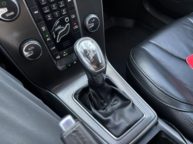 瑞典小坦克 只要17.8萬守護你的安全  2013 VOLVO V40 T4 旗艦版 里程15.4萬公里 原鈑件 可認證  第18張相片