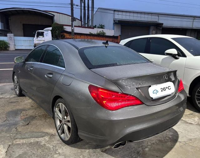 這車要找跑少的沒幾台 喜歡來談‼️2013/14 BENZ CLA250 僅跑8.3萬公里 原鈑件 可認證‼️  第2張相片