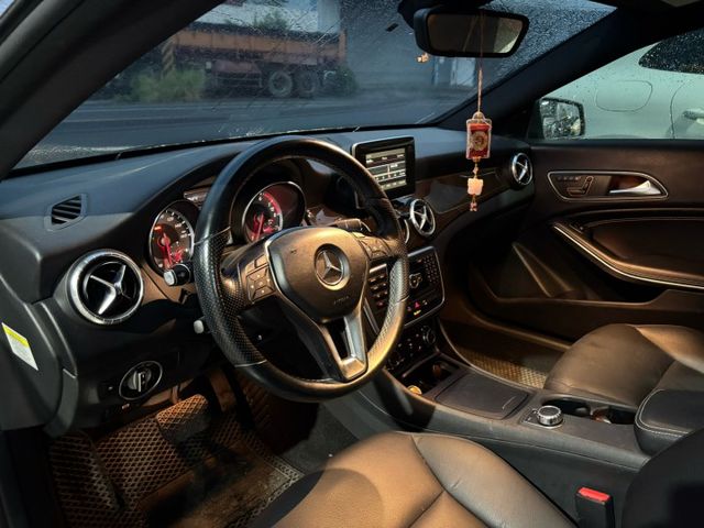 這車要找跑少的沒幾台 喜歡來談‼️2013/14 BENZ CLA250 僅跑8.3萬公里 原鈑件 可認證‼️  第5張相片