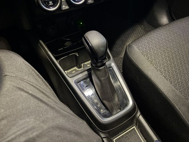 2018 SUZUKI SWIFT 1.0T 僅跑7.6萬公里 內外氣氛不錯  第11張相片