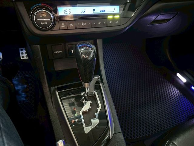 2015 TOYOTA ALTIS 1.8尊爵版 里程11.8萬公里 原鈑件 可保固 可認證‼️LED頭燈 電動椅 天窗  第11張相片