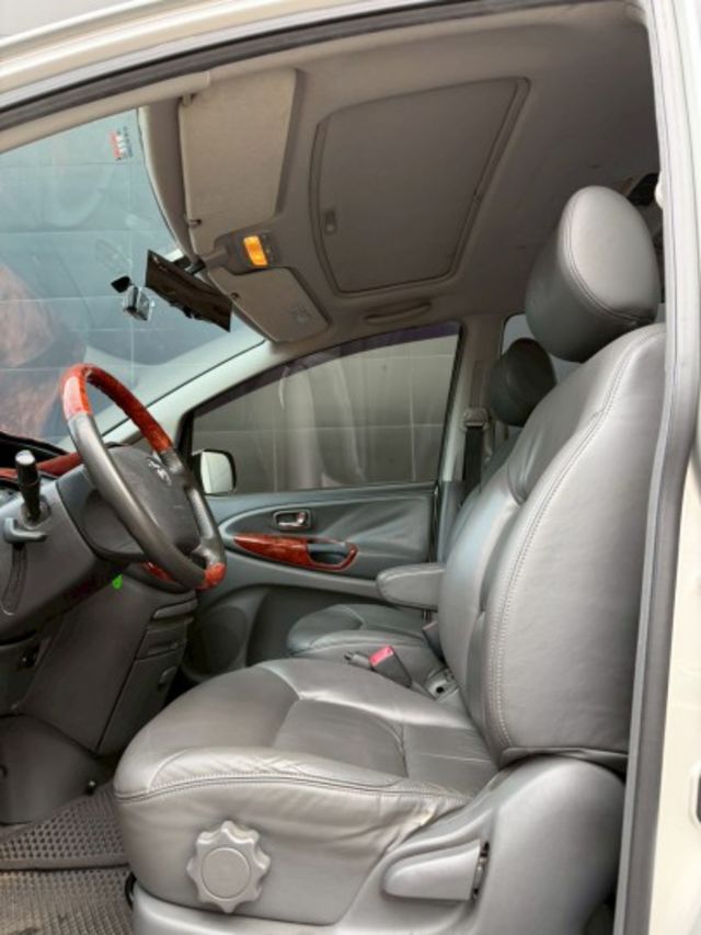 2004 TOYOTA PREVIA 2.4 僅跑12萬公里 內外氣氛優 雙電滑門  第8張相片